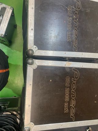2 Pioneer CDJ-2000NXS2