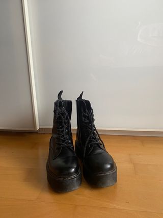 Botas negras con plataforma