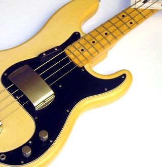 PROTECTOR GUITARRA BAJO PASTILLA CON TORNILLOS NEW