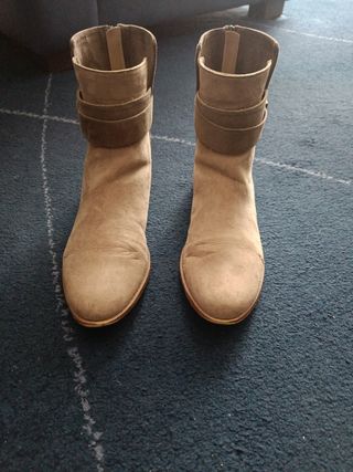 Botines ante señora Zara