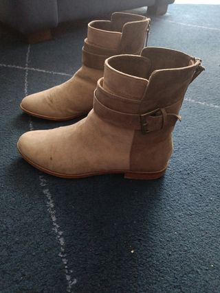 Botines ante señora Zara