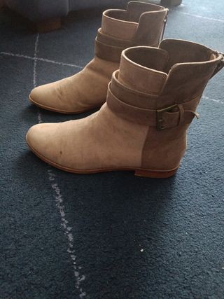 Botines ante señora Zara