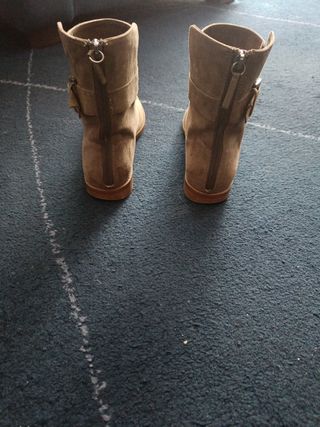 Botines ante señora Zara