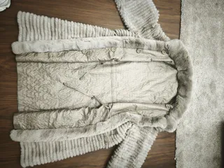 Parka elegante de pelo para señora