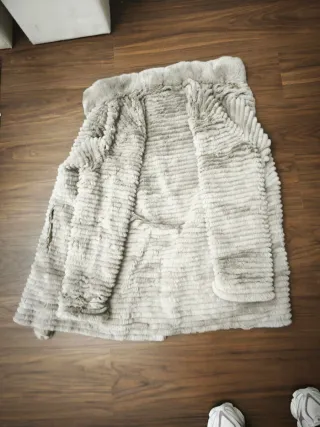 Parka elegante de pelo para señora