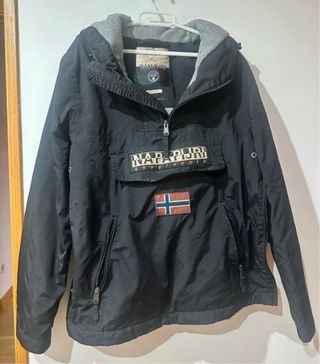 Chaqueta Napapijri Negra con Capucha