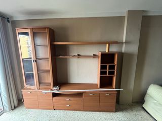 Mueble de salón madera y cristal