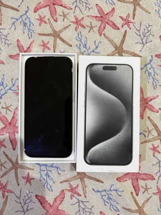 iPhone 15 Pro 128GB Plata (un año de uso)