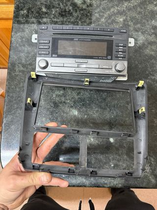 Radio y embellecedor Subaru Impreza 2010