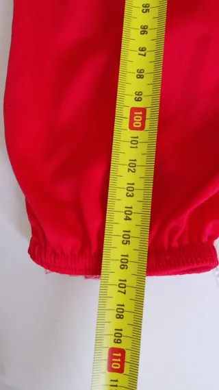 Disfraz mono rojo con capucha