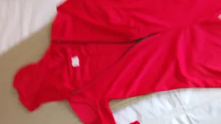 Disfraz mono rojo con capucha