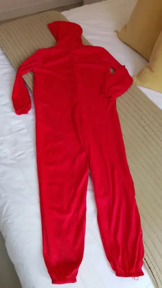 Disfraz mono rojo con capucha