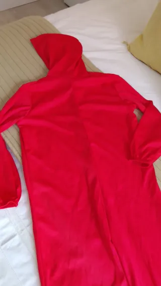 Disfraz mono rojo con capucha