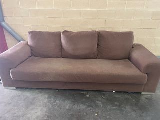 Sofá marrón de tela