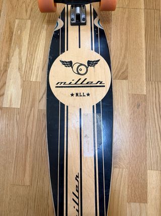 Longboard Miller con ruedas naranjas