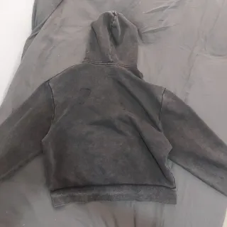 Sudadera Bershka gris con capucha