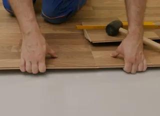 Instalación de tarima flotante y vinílicos