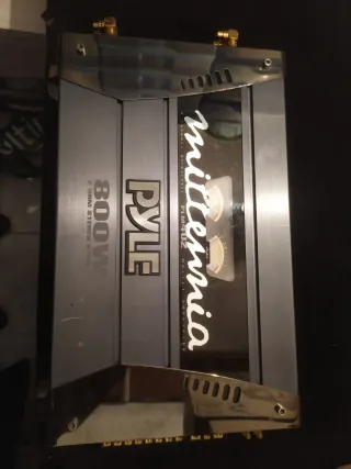 Equipo de música coche completo para maletero.