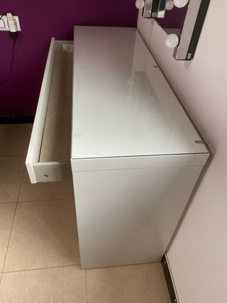 Mesa tocador Ikea blanca y cristal
