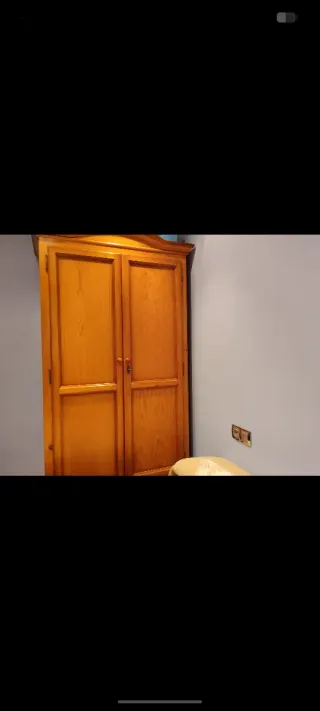 Habitación de madera,se regalan colchas,cortinas