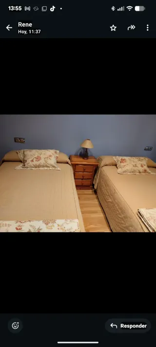 Habitación de madera,se regalan colchas,cortinas