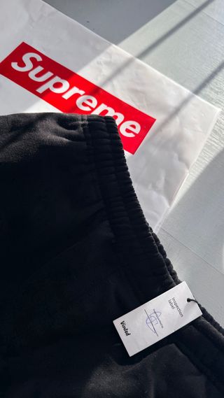 Pantalón Supreme Negro- Verificado Vinted