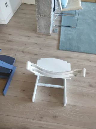 Tronas Stokke de madera blanco y azul