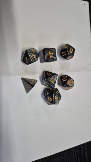 Set di dadi poliedrici neri