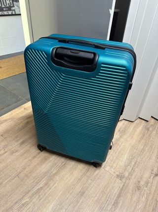 Maleta grande azul turquesa, usada una vez