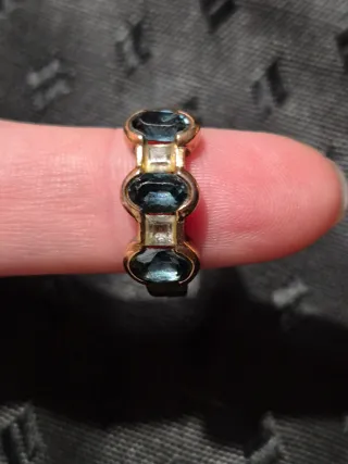 Rebajas! Anillo dorado con piedras azules