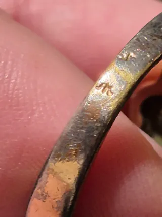 Rebajas! Anillo dorado con piedras azules