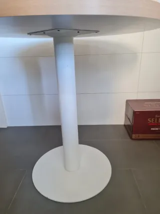 Mesa redonda madera y metal, 80 cms de diámetro