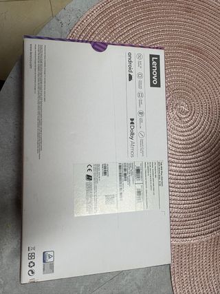 Lenovo Tab M10 Plus con funda y lápiz