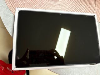 Lenovo Tab M10 Plus con funda y lápiz