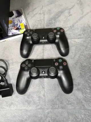PS4 Pro 1TB + 2 Mandos + Cámara + FIFA 18