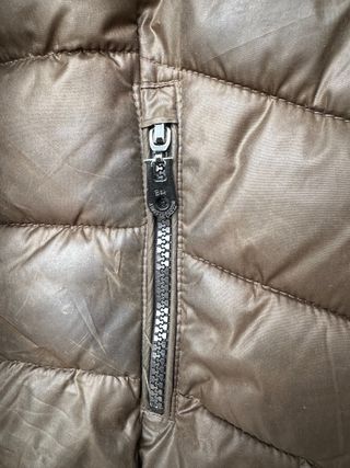 Anorak marrón con capucha de pelo