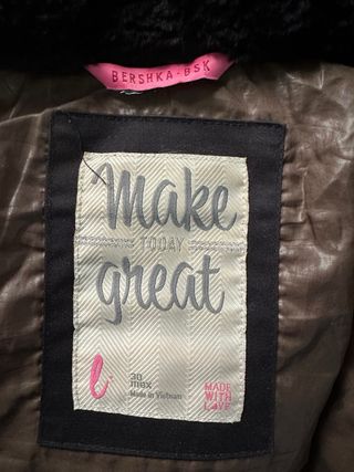 Anorak marrón con capucha de pelo