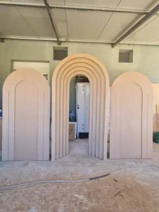 Peça de madeira para decoração de festas