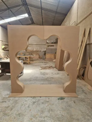 Peça de madeira para decoração de festas