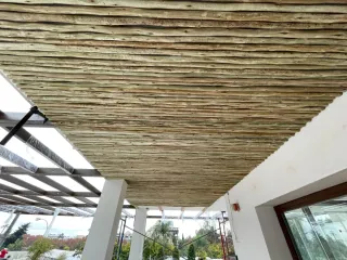 Pérgola de brezo y madera