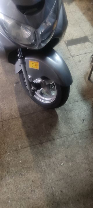 Suzuki Burgman 250cc Maxi Scooter