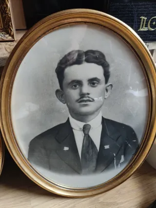 Marco antiguo decorativo