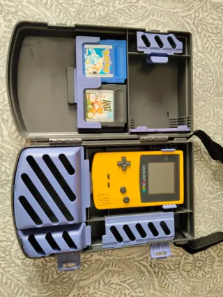 Nintendo GameBoy Color Amarillo + 4 juegos + funda