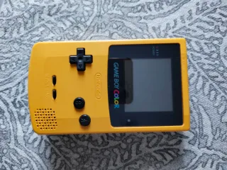 Nintendo GameBoy Color Amarillo + 4 juegos + funda