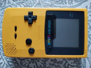 Nintendo GameBoy Color Amarillo + 4 juegos + funda
