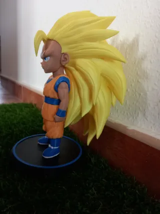 Goku niño SSJ3 Daima figura