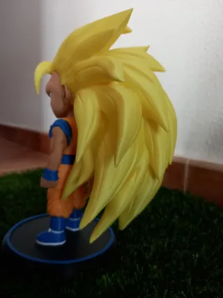 Goku niño SSJ3 Daima figura