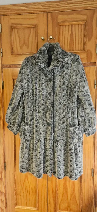 Abrigo de pelo gris y negro talla XL