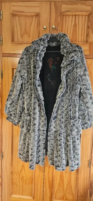 Abrigo de pelo gris y negro talla XL