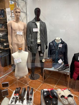 Mobiliario Tienda Ropa Estanterías Madera y Crista